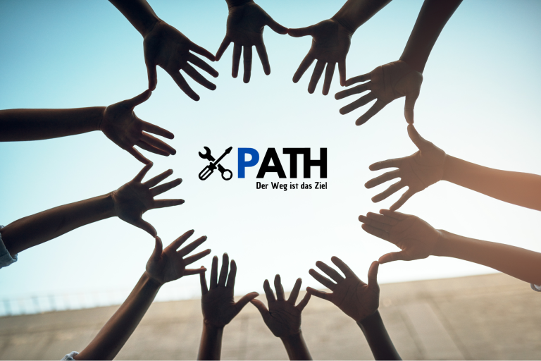 Mehrere Hände bilden einen Kreis mit dem PATH-Logo in der Mitte – steht für Teamgeist, Zusammenhalt und gemeinsame Ziele.